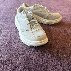 Hoka B3LS sneakers, size 8. Cosmic grey/white. Practically new!